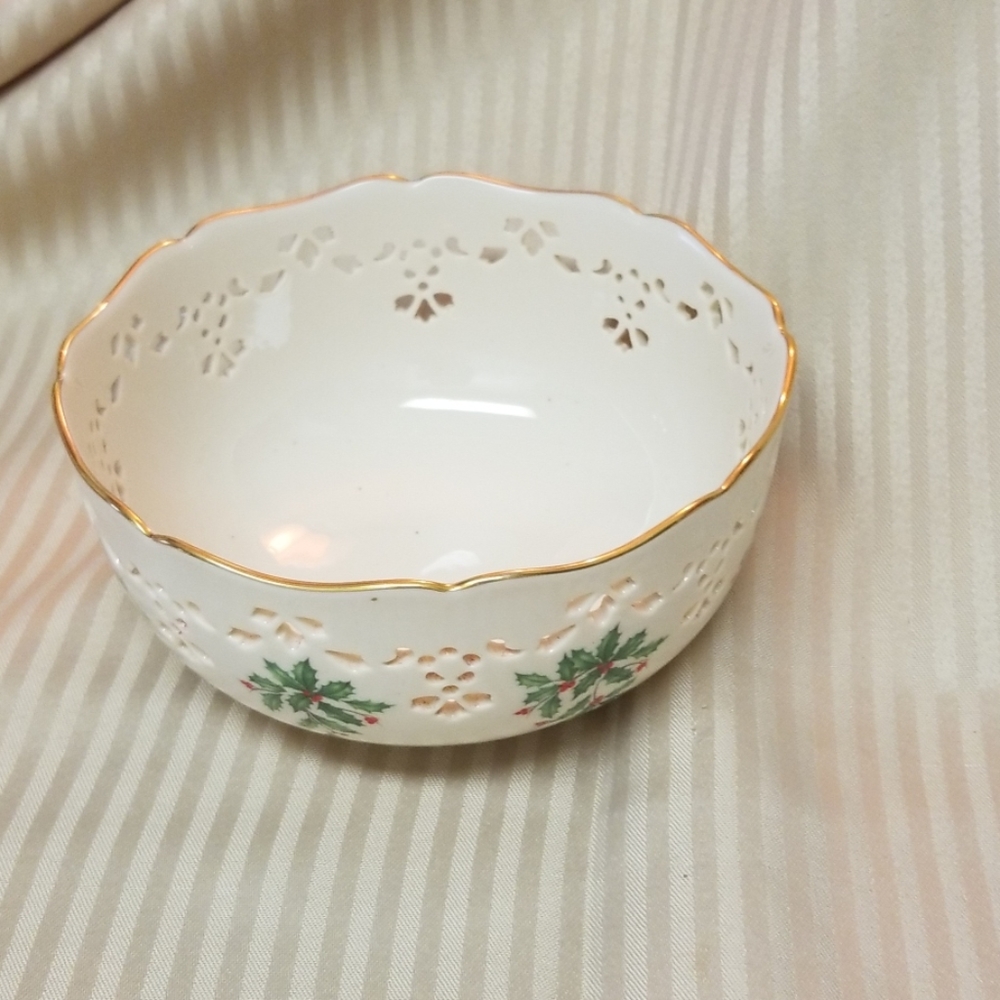 Lenox "Holiday" Large candy dish